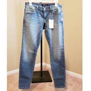 DANA LOW RISE SKINNY LIGHT WASH

Size 29